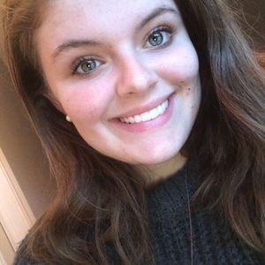 Meet your Posher, Chloe